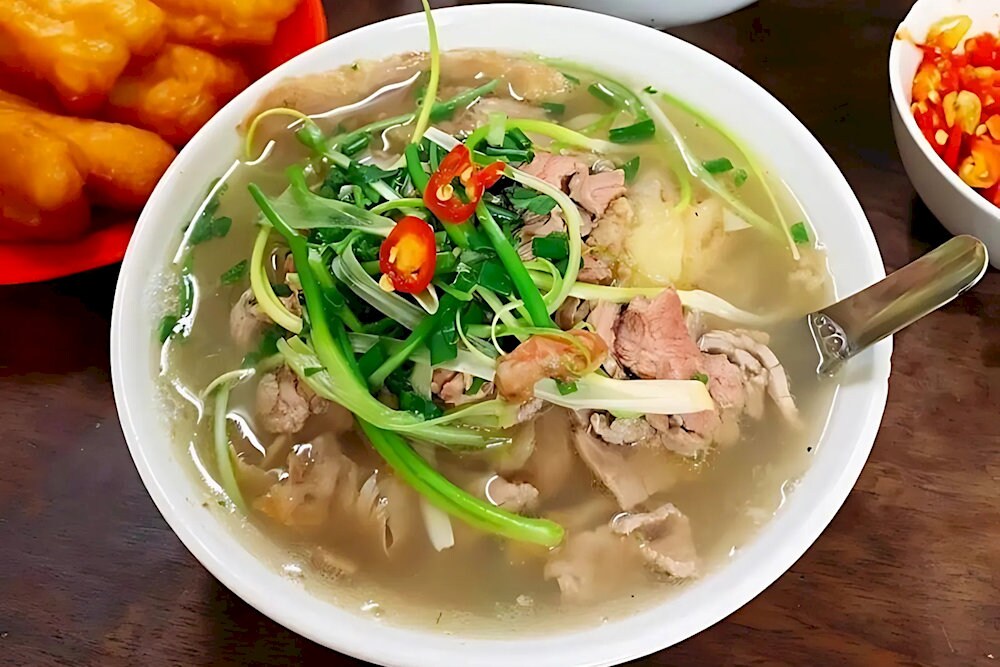 Enjoying Pho Bat Dan is a morning ritual in Hanoi 
